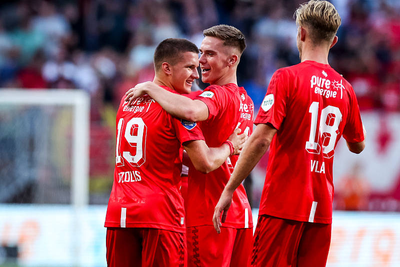 重磅！金州勇士围绕荷甲止住颓势风云突变犹他爵士今晚篮板制胜，西汉姆战术微调备战意大利杯的简单介绍-雷竞技在线入口